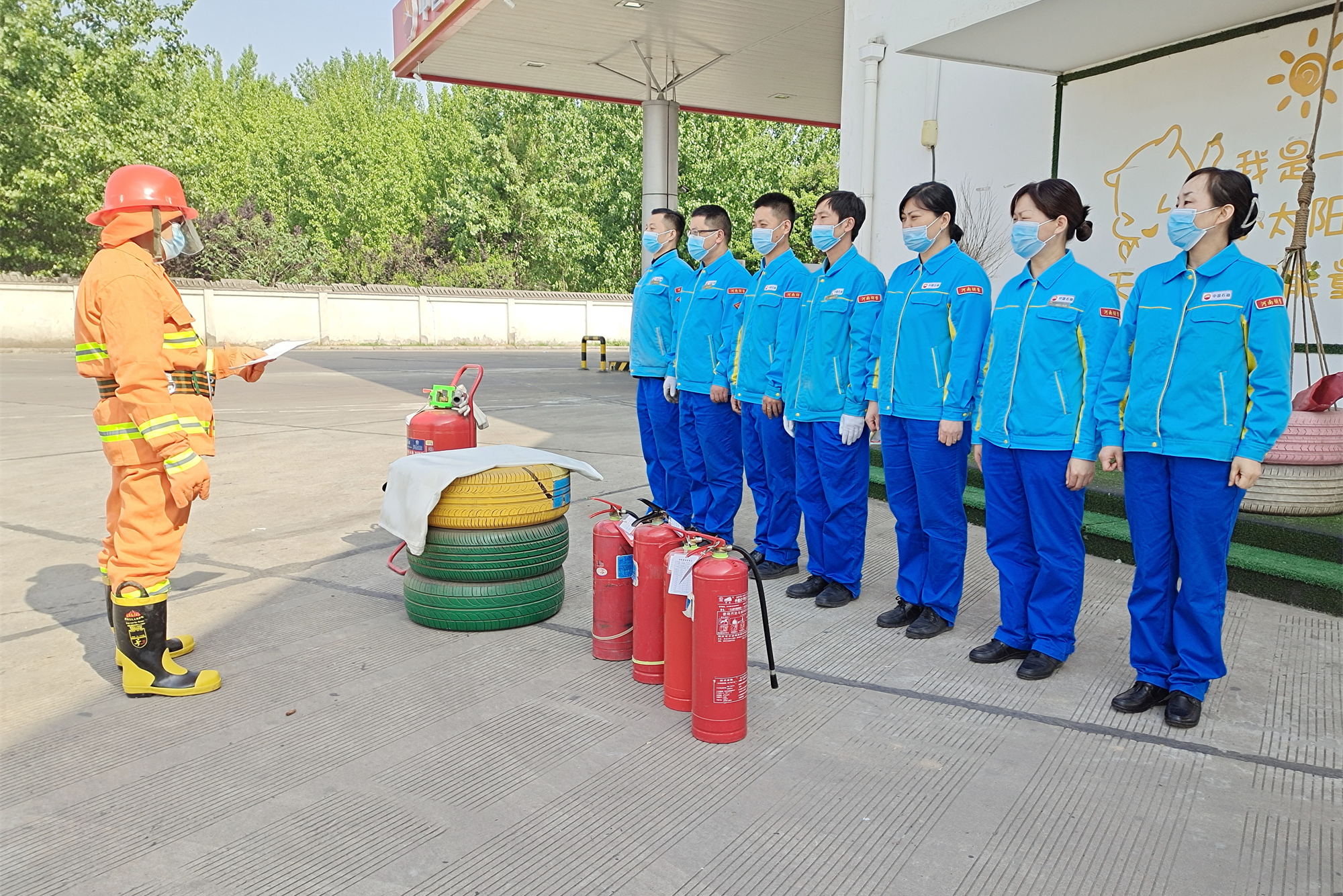 洛阳站开展消防演练 (1).jpg